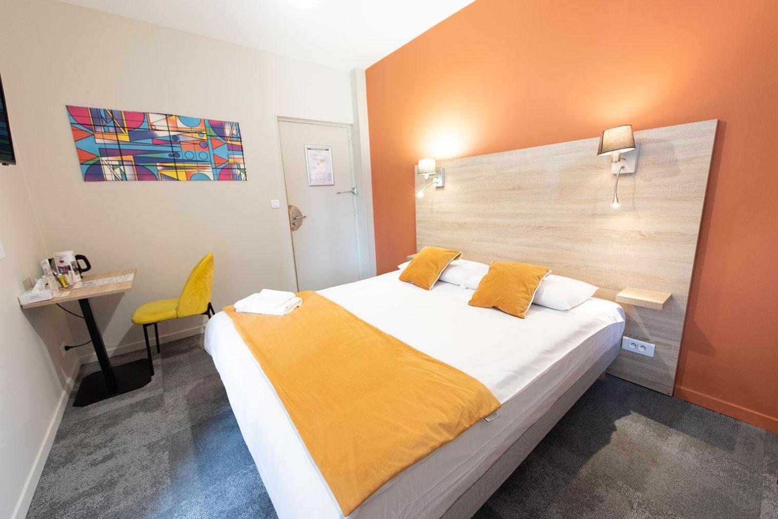 Logis - Hostellerie & Restaurant Du Marche Le Cateau-Cambresis Luaran gambar