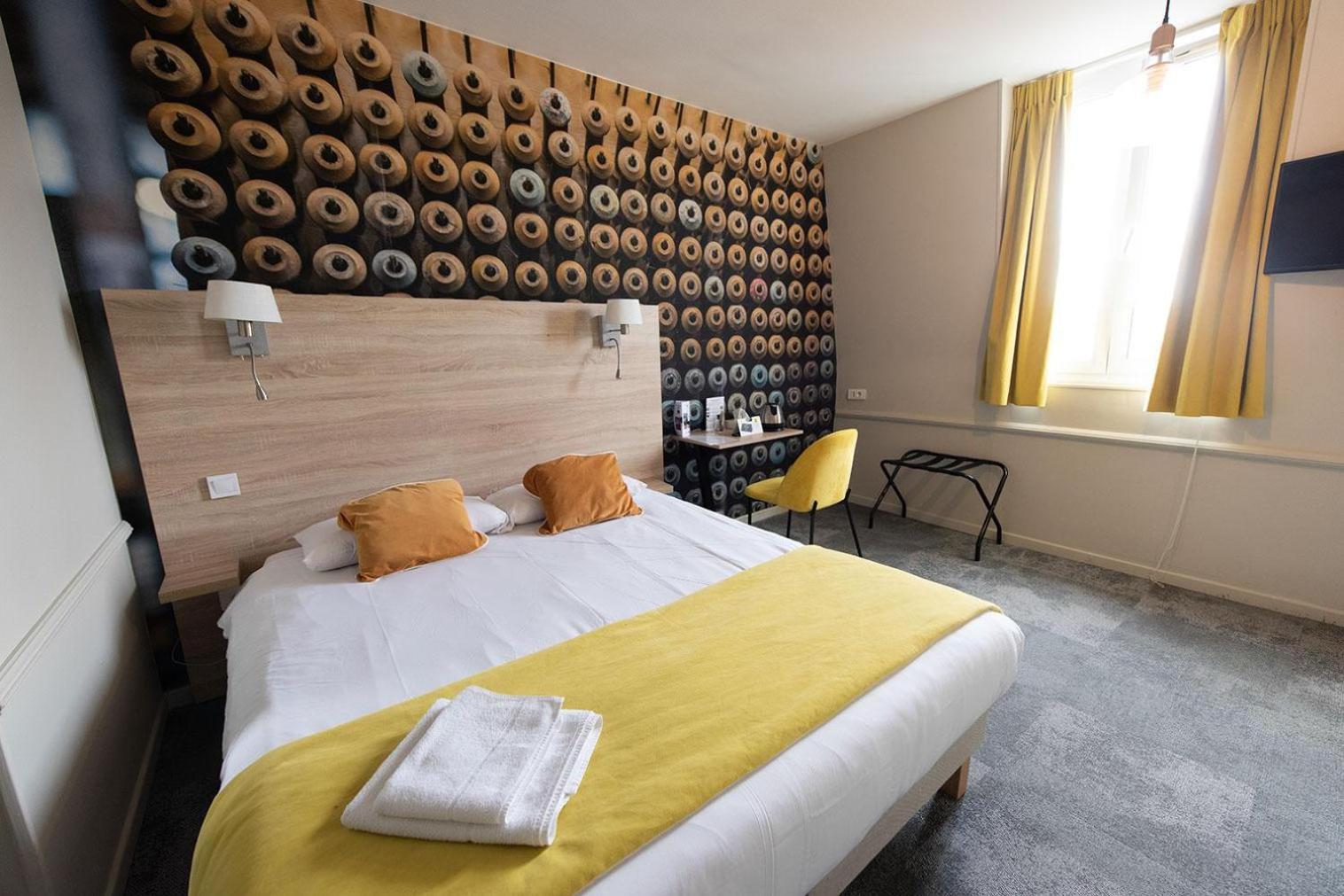 Logis - Hostellerie & Restaurant Du Marche Le Cateau-Cambresis Luaran gambar